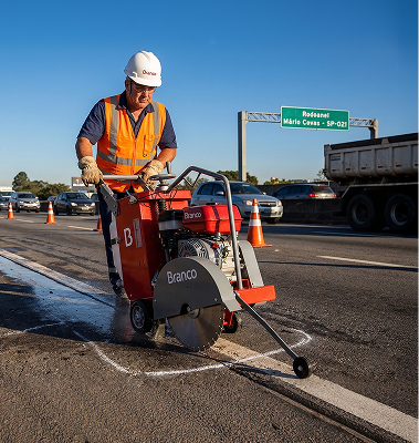 Cortadora em pavimentação